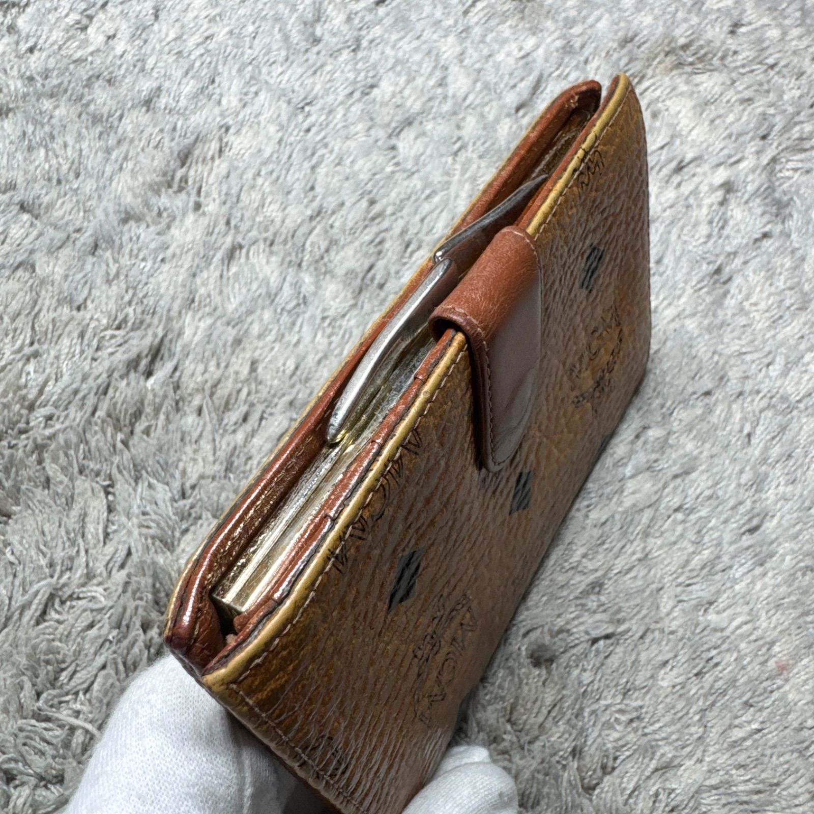 未使用　MCM エムシーエム　レザー二つ折り財布　コニャック　ドイツ製 MCM エムシーエム ヴィセトス レザー 二つ折り財布 がま口 小銭入れ