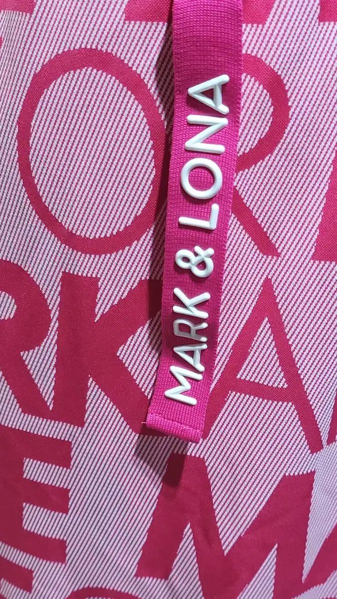 新品 MARK & LONA マークアンドロナ 正規品 ピンク ロゴ 半袖 ONE