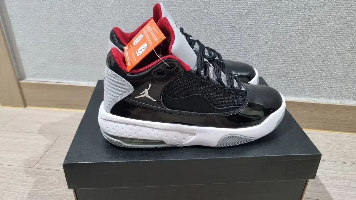 新品) NIKE ジョーダン マックス アウラ 2 (GS) ジュニア 235