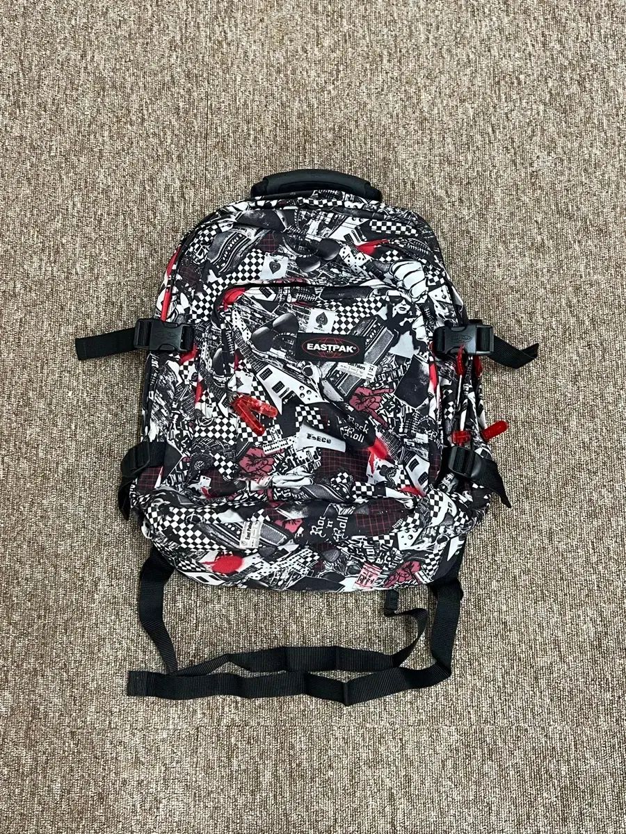 EASTPAK プロバイダー 33L バックパック