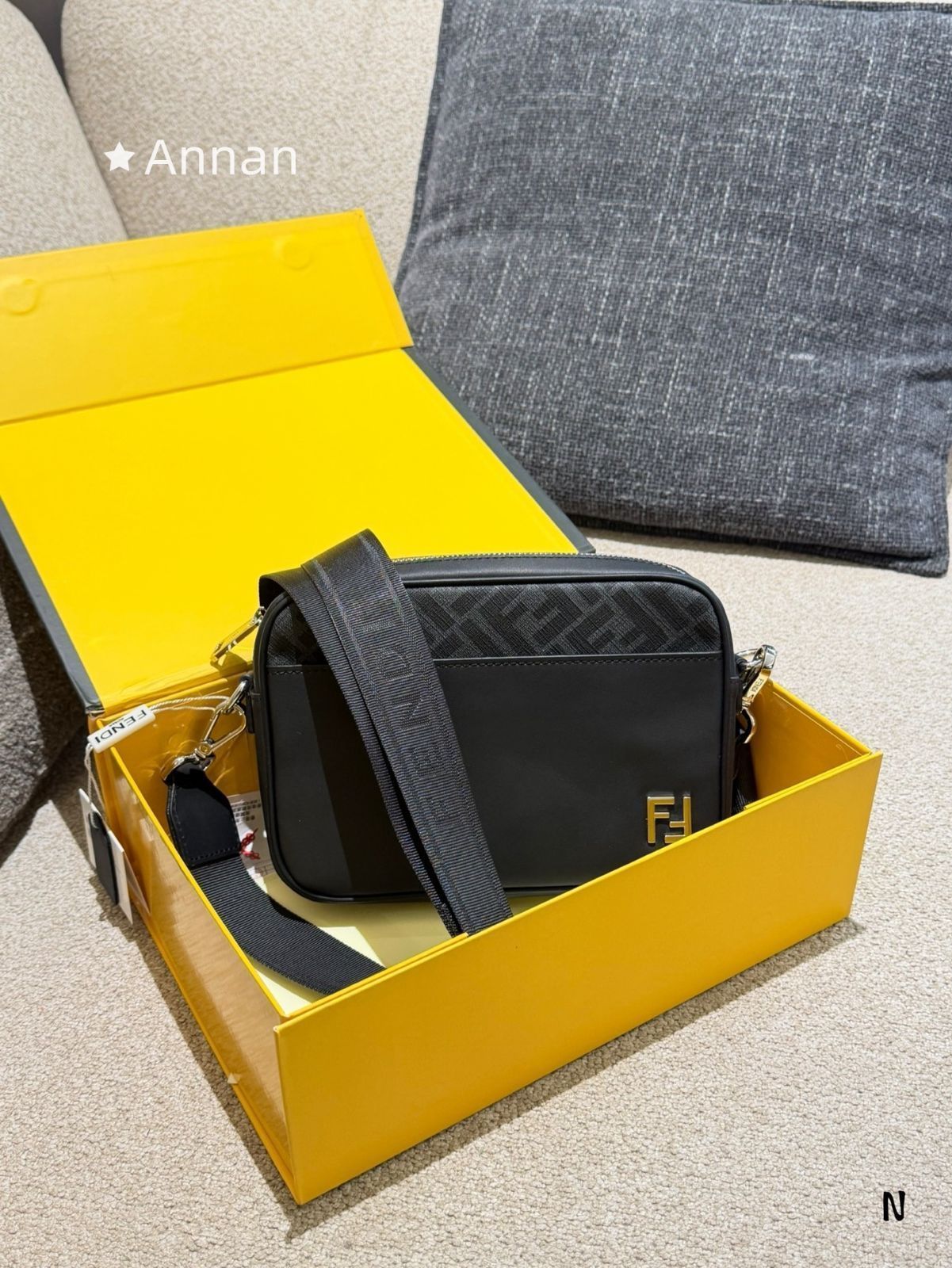 状態良 新品 期間限定☆ メンズ FENDI　フェンディ ショルダーバッグ