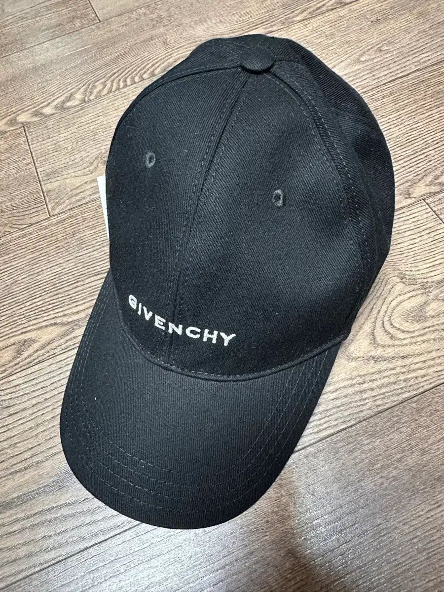 Givenchy ジバンシィ ベースボールキャップ ブラック