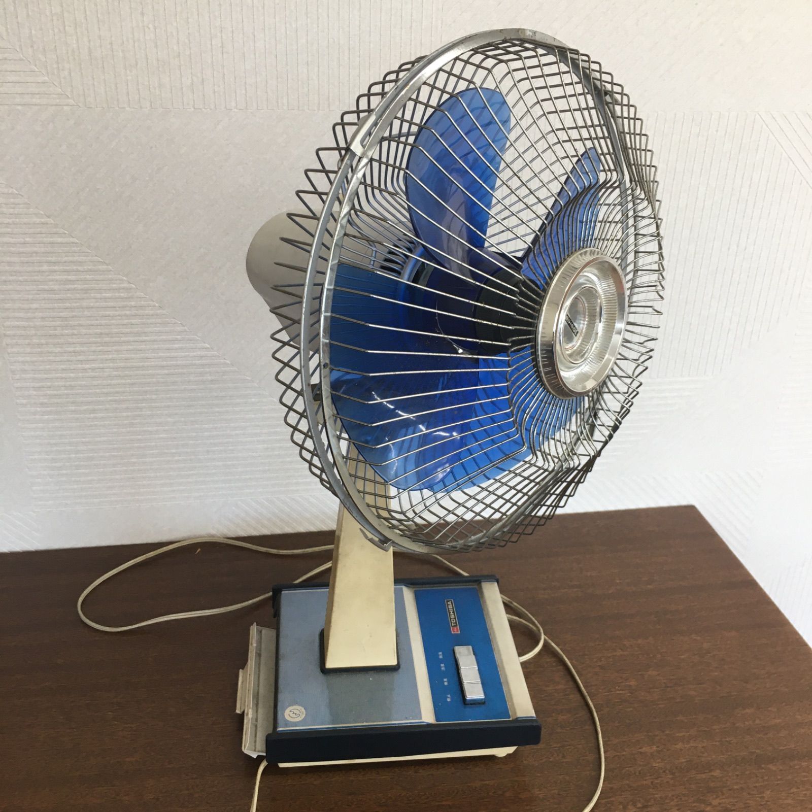 【昭和レトロ】TOSHIBA 卓上扇風機 青 銀 東芝 TOSHIBA 昭和レトロ 青羽根 扇風機 卓上扇 ジャンク - メルカリ