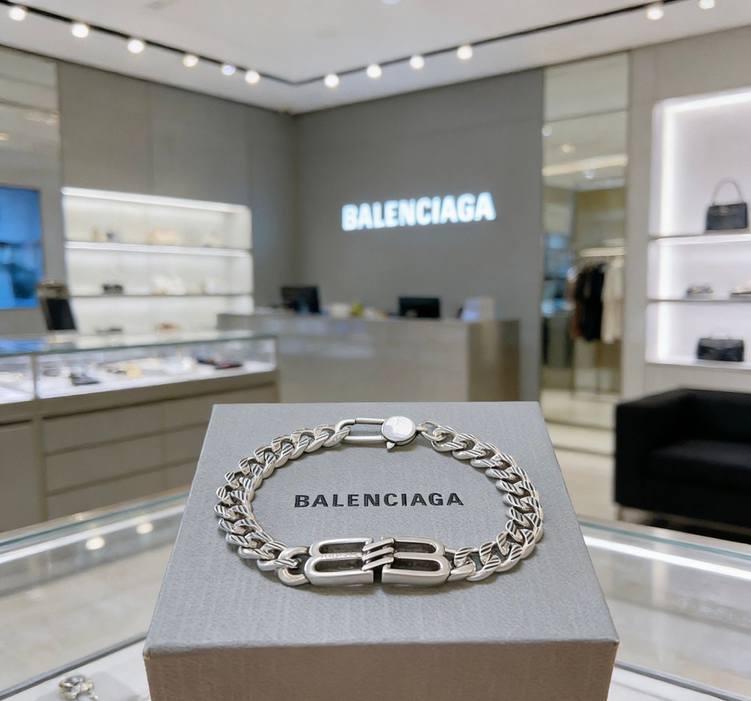状態良 超新品 BALENCIAGA バレンシアガ ブレスレット バングル リストバンド メンズ 結婚式 卒業式 清楚 イベント 入学式