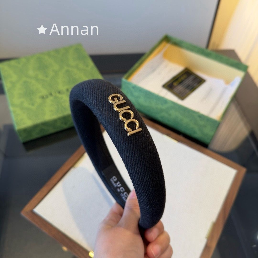 GUCCI 髪留め ヘアピンと箱 超極SSS美品 良品新品 GUCCI グッチ ヘアピン ヘアクリップ バレッタ