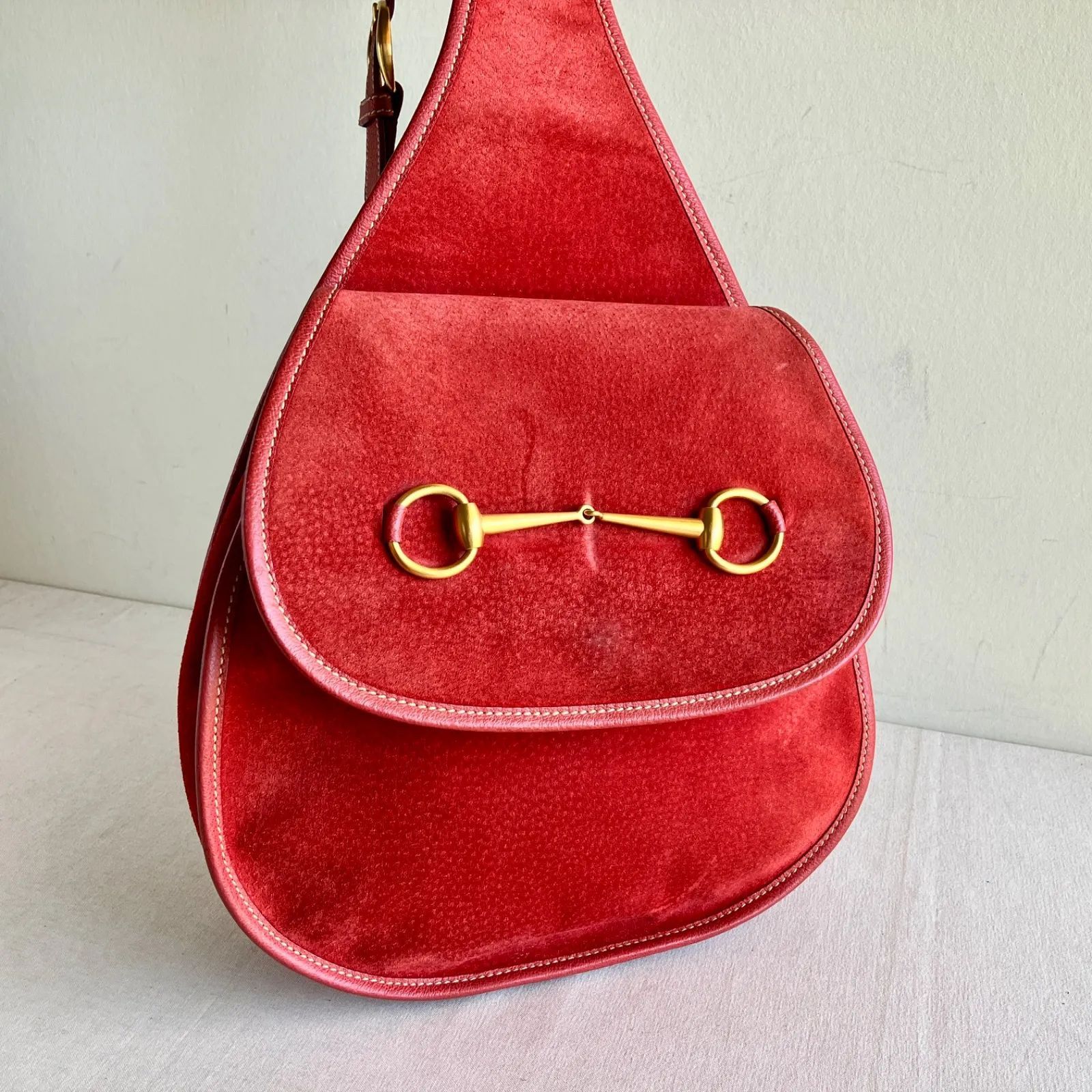 Vintage Gucci Tom Ford Horsebit Red Suede Leather Sling One Shoulder Body Bag 90s 45,370円