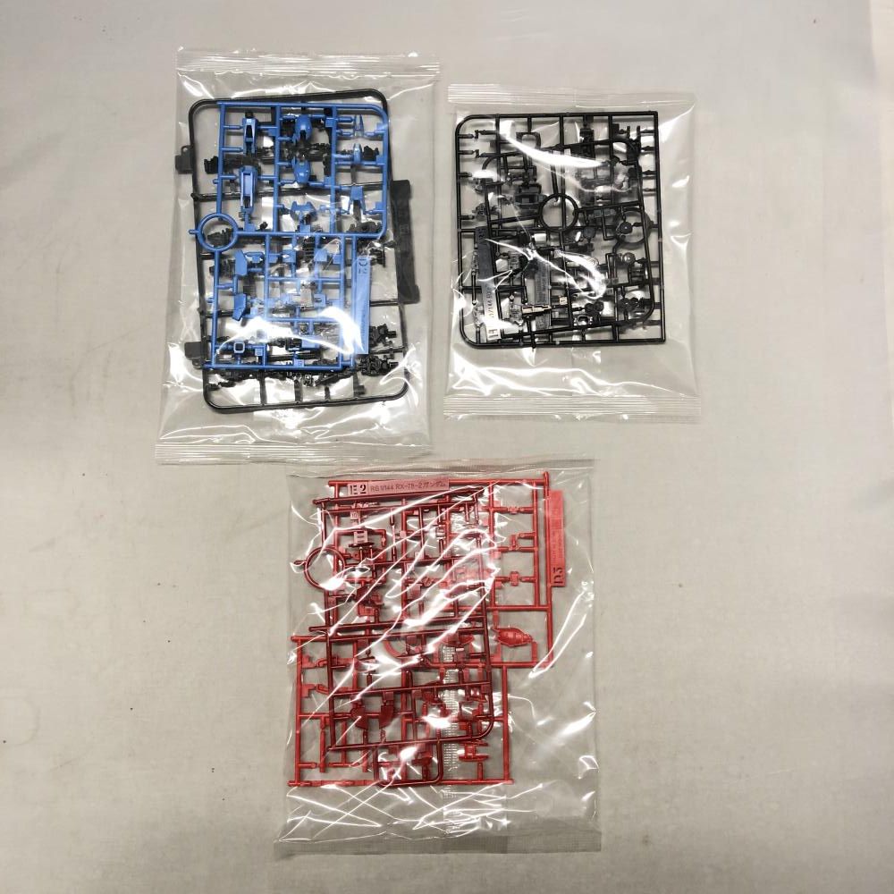 中古】ｶﾞﾝﾀﾞﾑ）バンダイ 1/144 RG RX-78-2 ガンダム ＆ GAT-X105