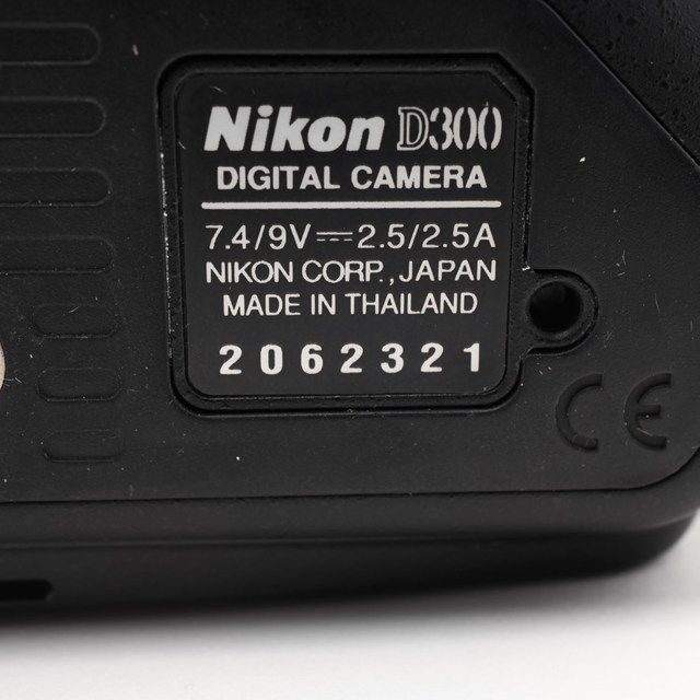 良品＞ Nikon D300 ボディ｜デジタル一眼レフカメラ｜ショット数9,086