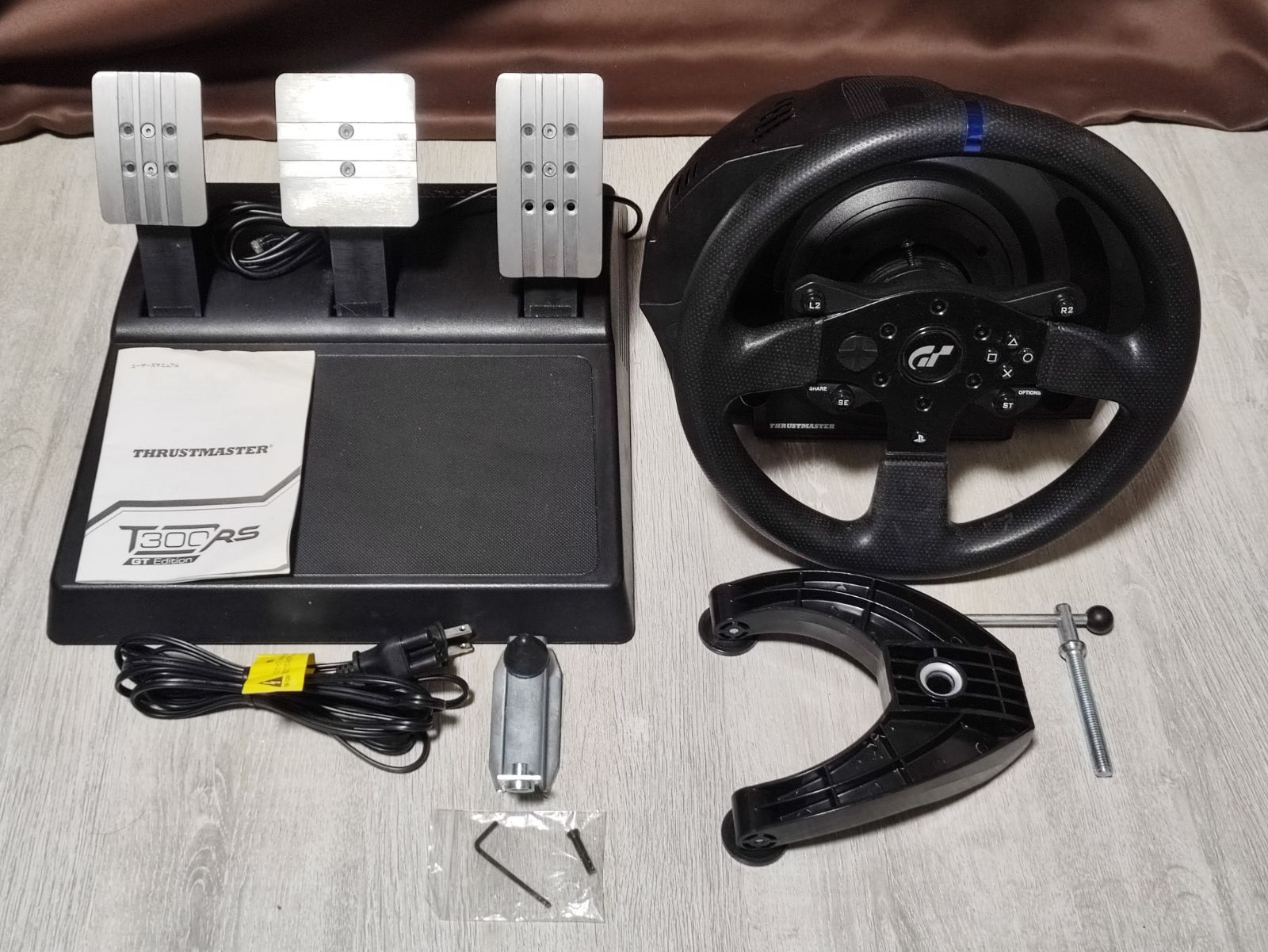 THRUSTMASTER T300RS GT Edition【中古品】ハンコン