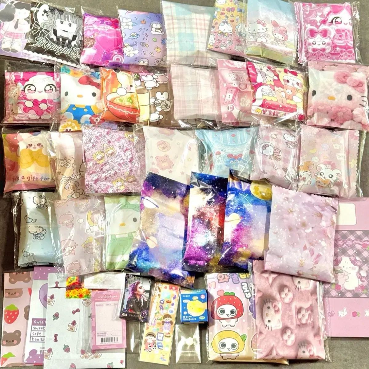 韓国雑貨 文房具 7.5倍数 7万枚 (ステッカー シール IN 版 メモ用紙 はがき トレカ) 出品 10,081円