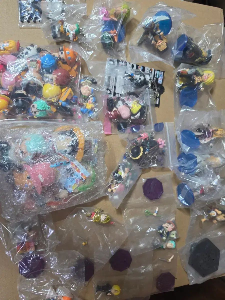 ONE PIECE フィギュア多数 ミッフィー キーホルダー 等々 全て まとめ 12,837円