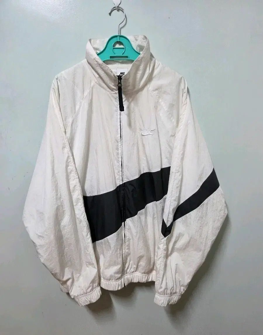 ナイキ BIG スウッシュ ウィンドブレーカー (110 XXL)