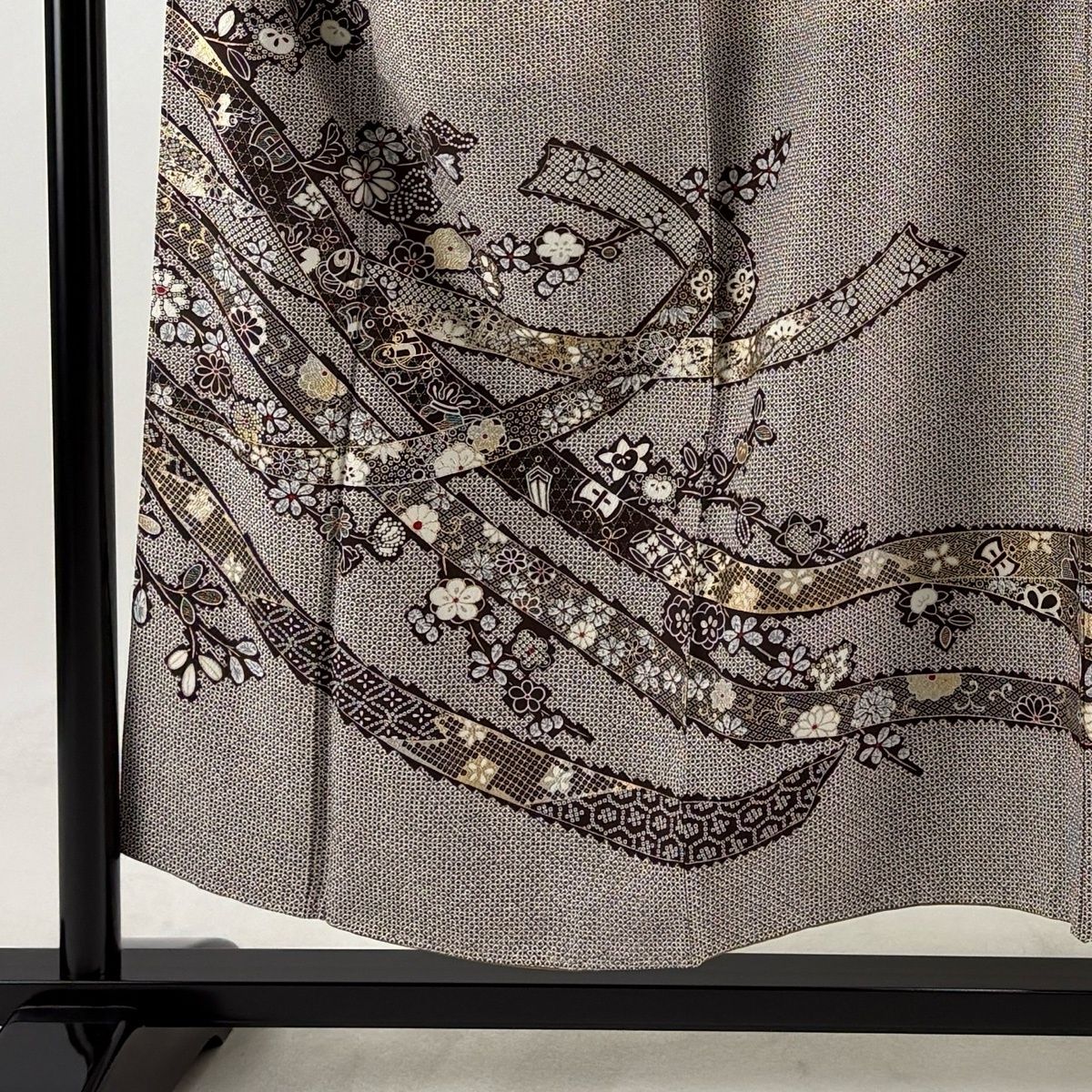 【美品】 付下げ 身丈153cm 裄丈64.5cm M 袷 熨斗 草花 菊 金銀彩 茶色 正絹 秀品 【中古】