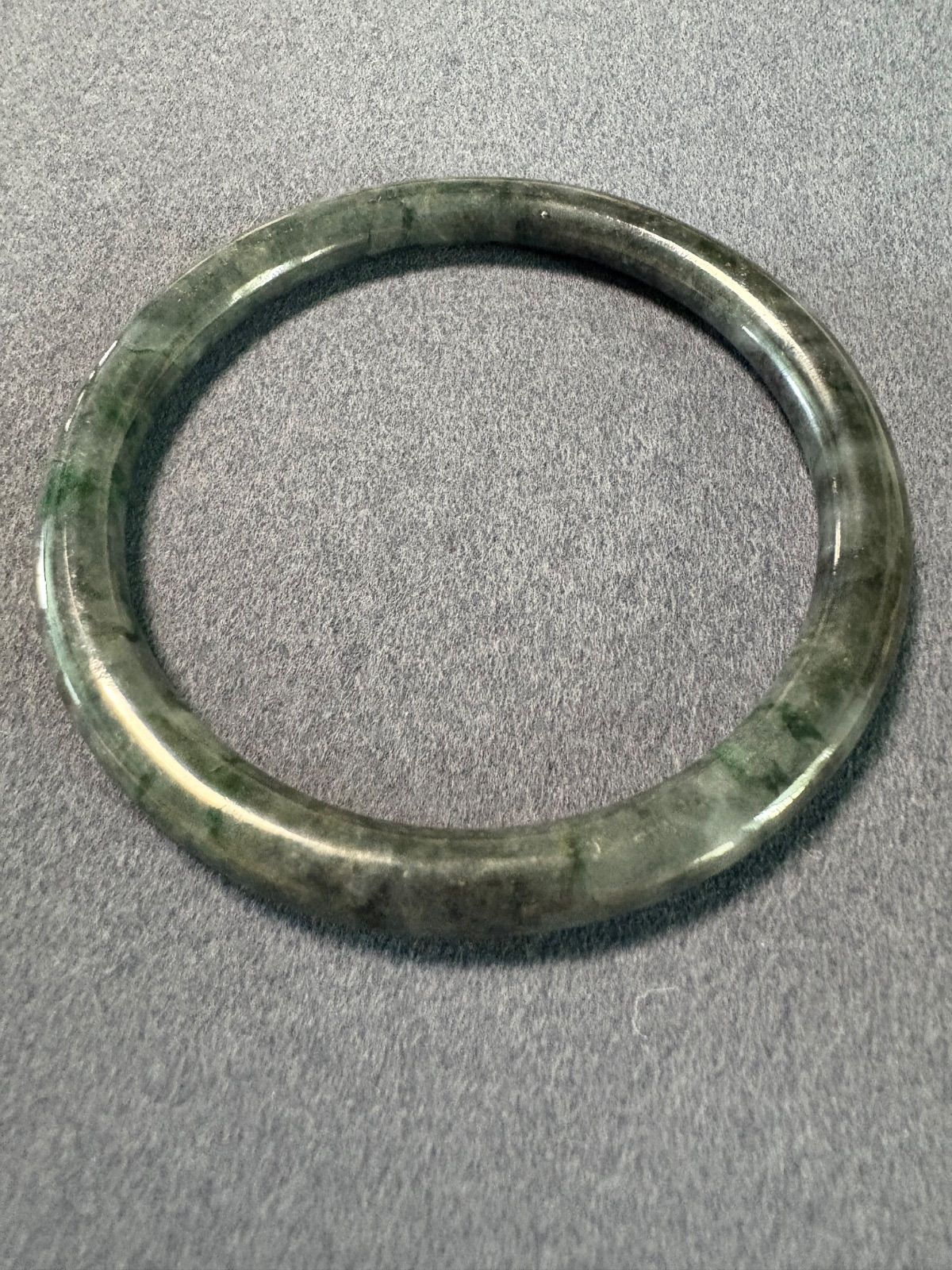 細糯種翡翠バングル 天然翡翠A貨】糯種 黒系翡翠 陽緑アクセント バングル 内径61.1mm
