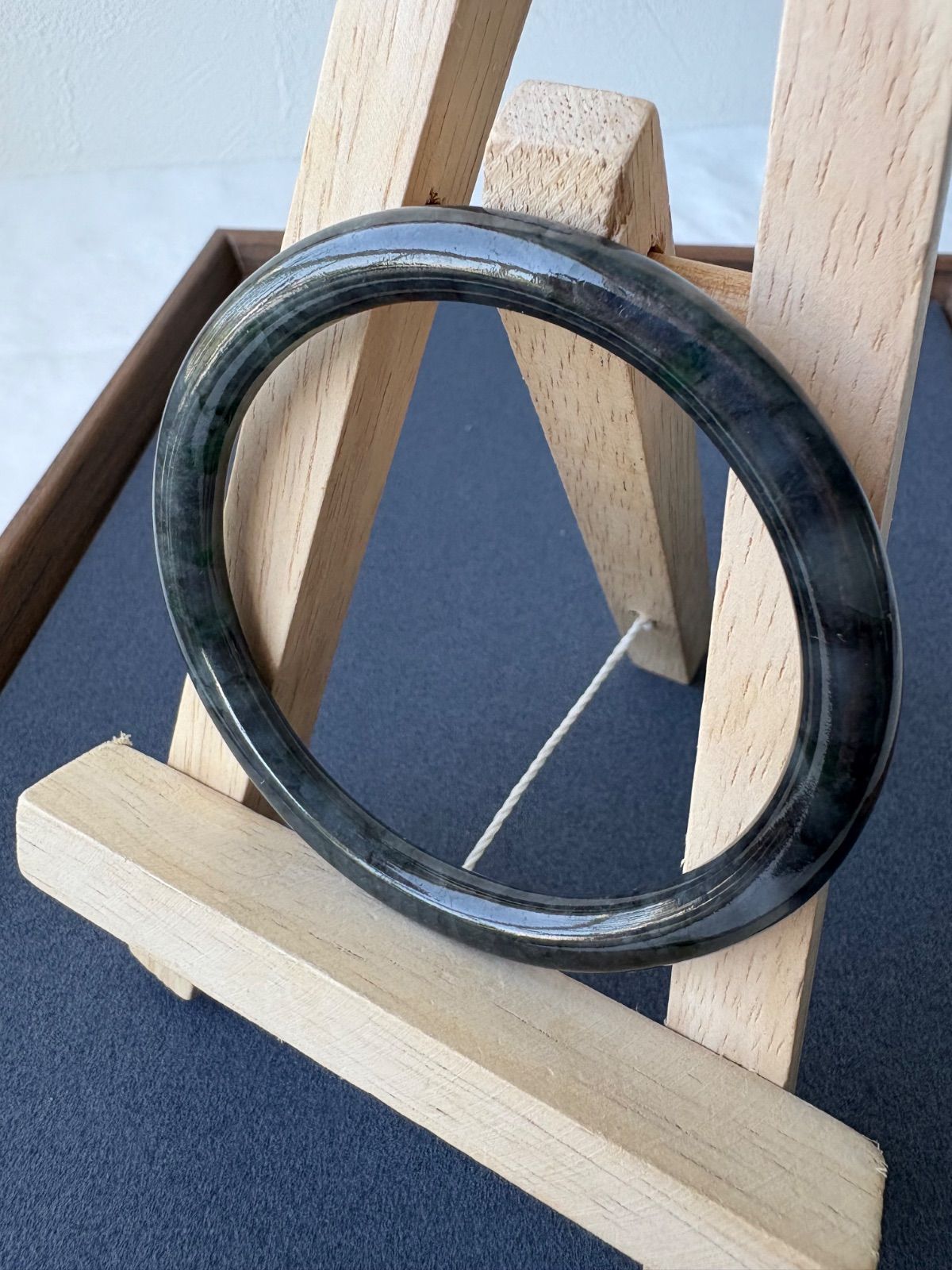 天然翡翠A貨】糯種 黒系翡翠 陽緑アクセント バングル 内径61.1mm