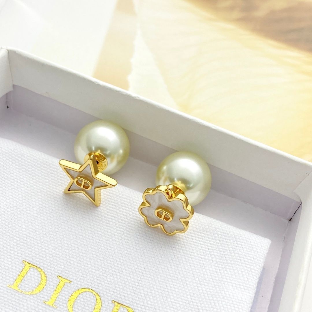 Dior ピアス新品未使用 限定 新品未使用品 本日限定！本日限定！新品 CHRISTIAN DIOR