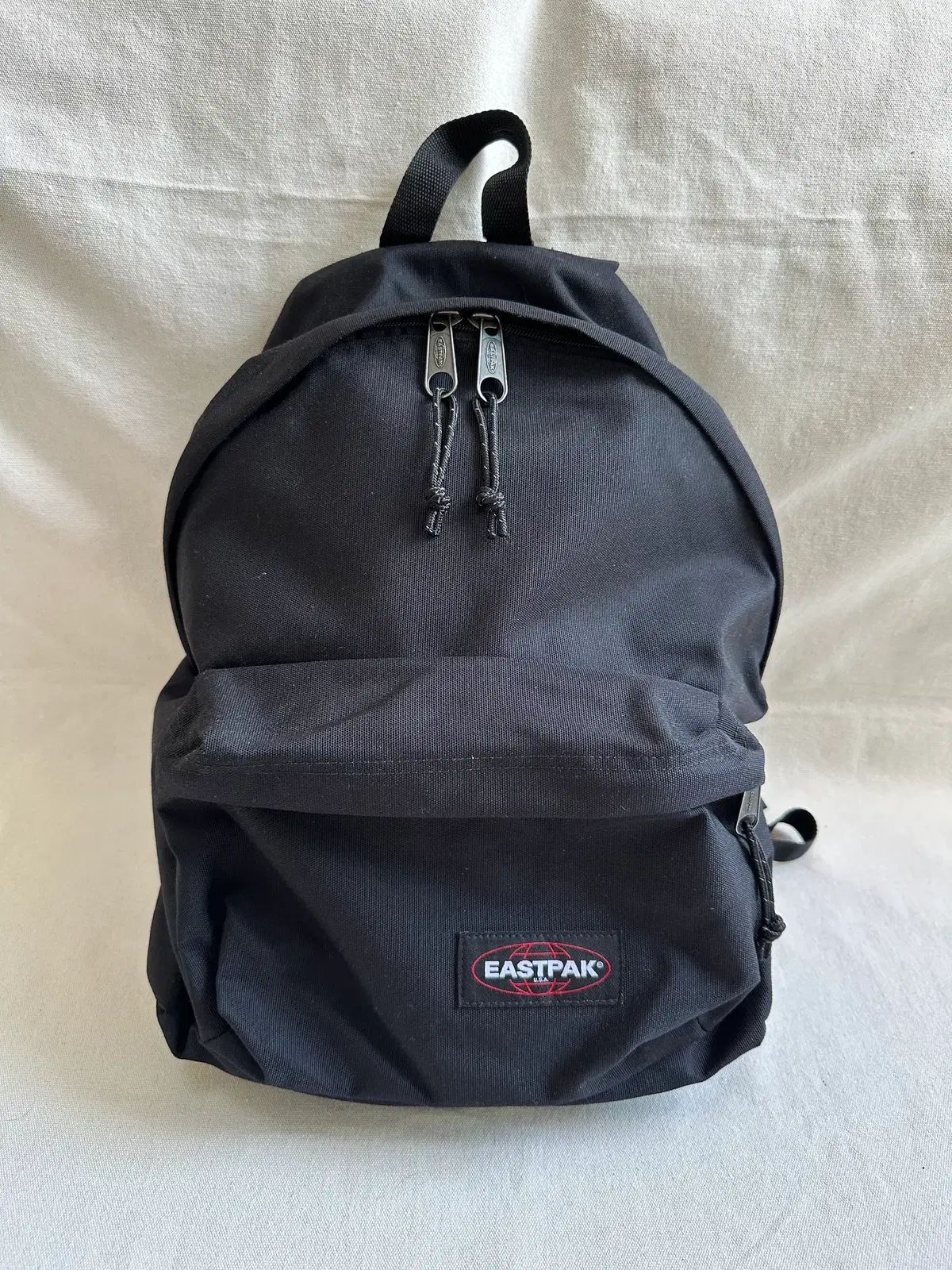 EASTPAK パデッド パーカー ブラック バックパック 24L