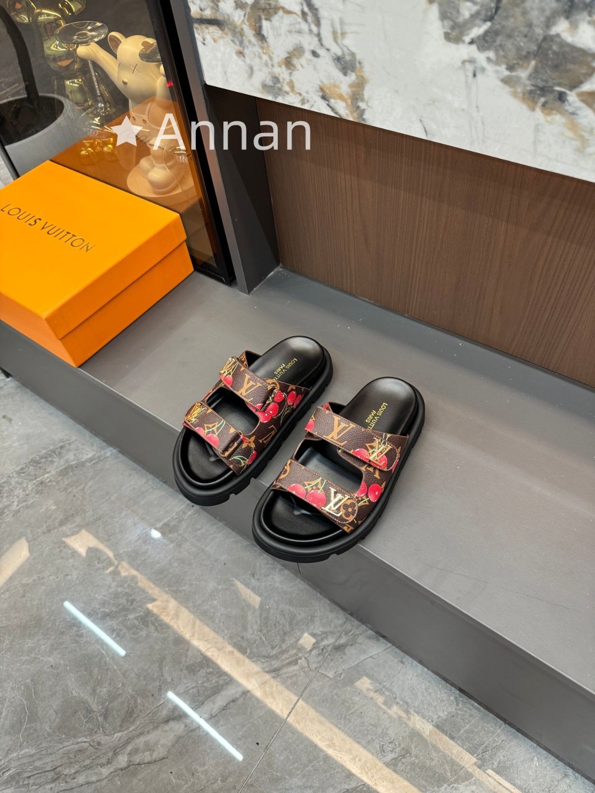未使用に近い 美品★ 美品美品新品 LV LOUIS VUITTON ルイヴィトン サンダル