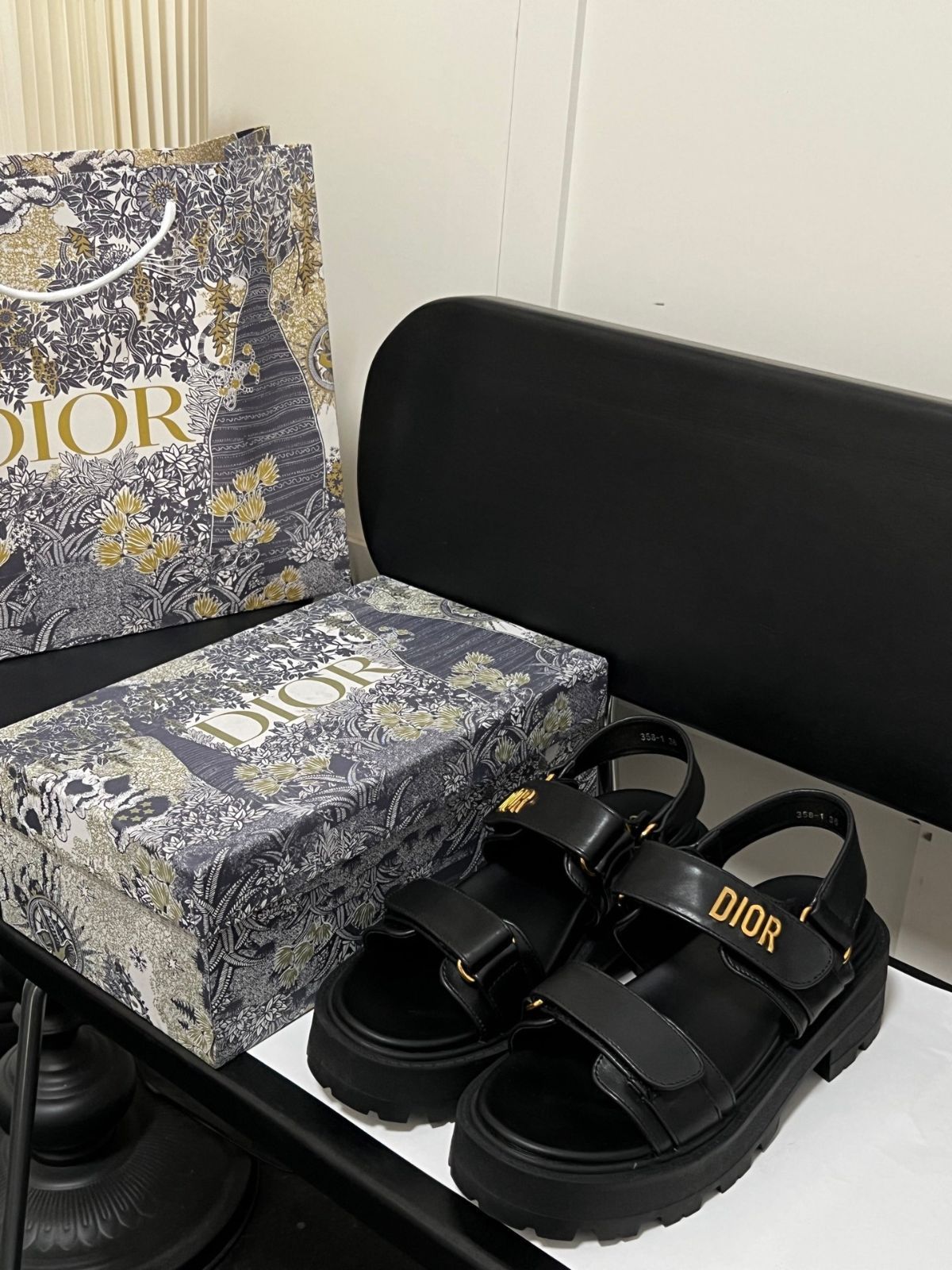 【未使用品】最終値下げ 新品！新品 Christian Dior クリスチャンディオール サンダル