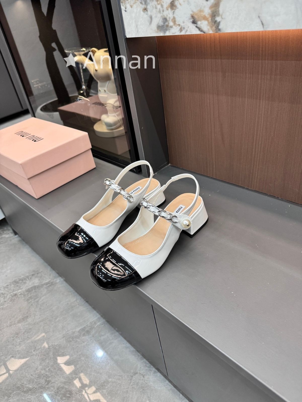 激レア 限定品新型新品 Miu Miu ミュウミュウ サンダル