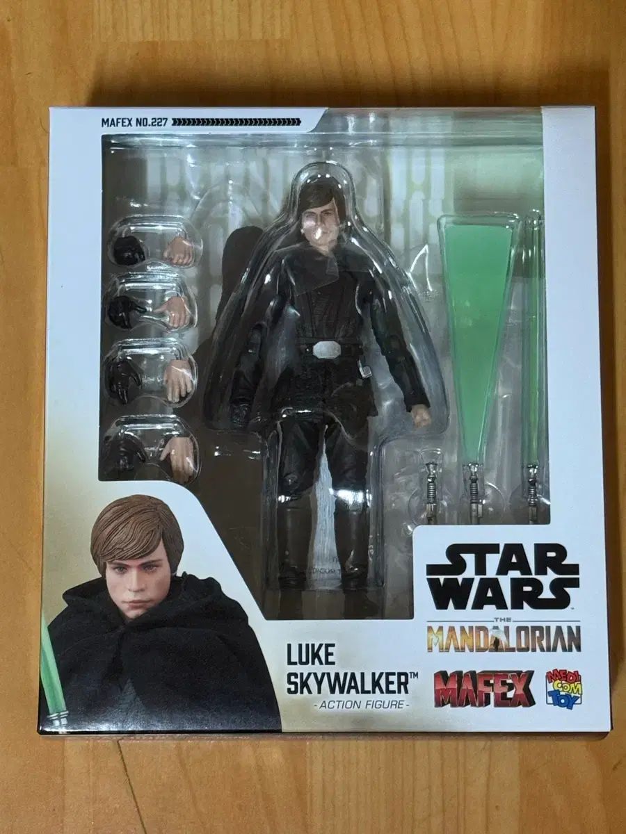 日本購入 MAFEX スター・ウォーズ マンダロリアン ルーク・スカイウォーカー アクションフィギュア