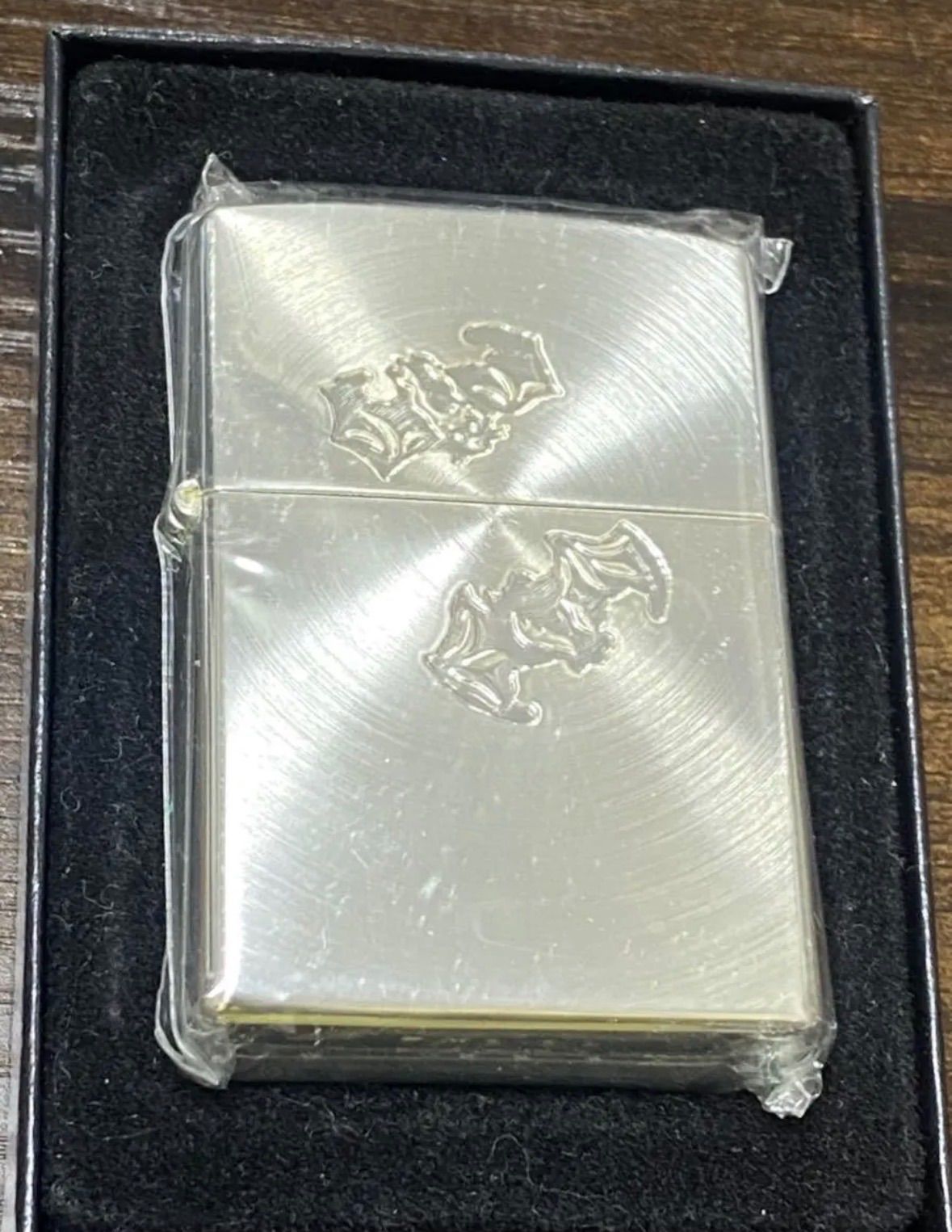 zippo GOLDEN BAT silver 限定品 スピンカット 前面刻印 シルバー ゴールデンバット 年代物 1998年製 タバコグッズ デッドストック ケース 保証書 9,086円