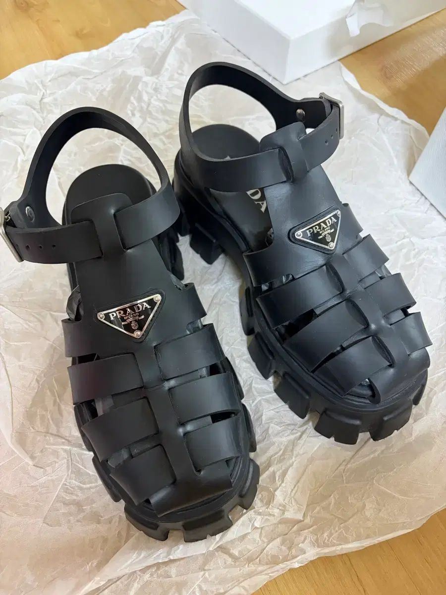 PRADA モノリス ラバーサンダル 40