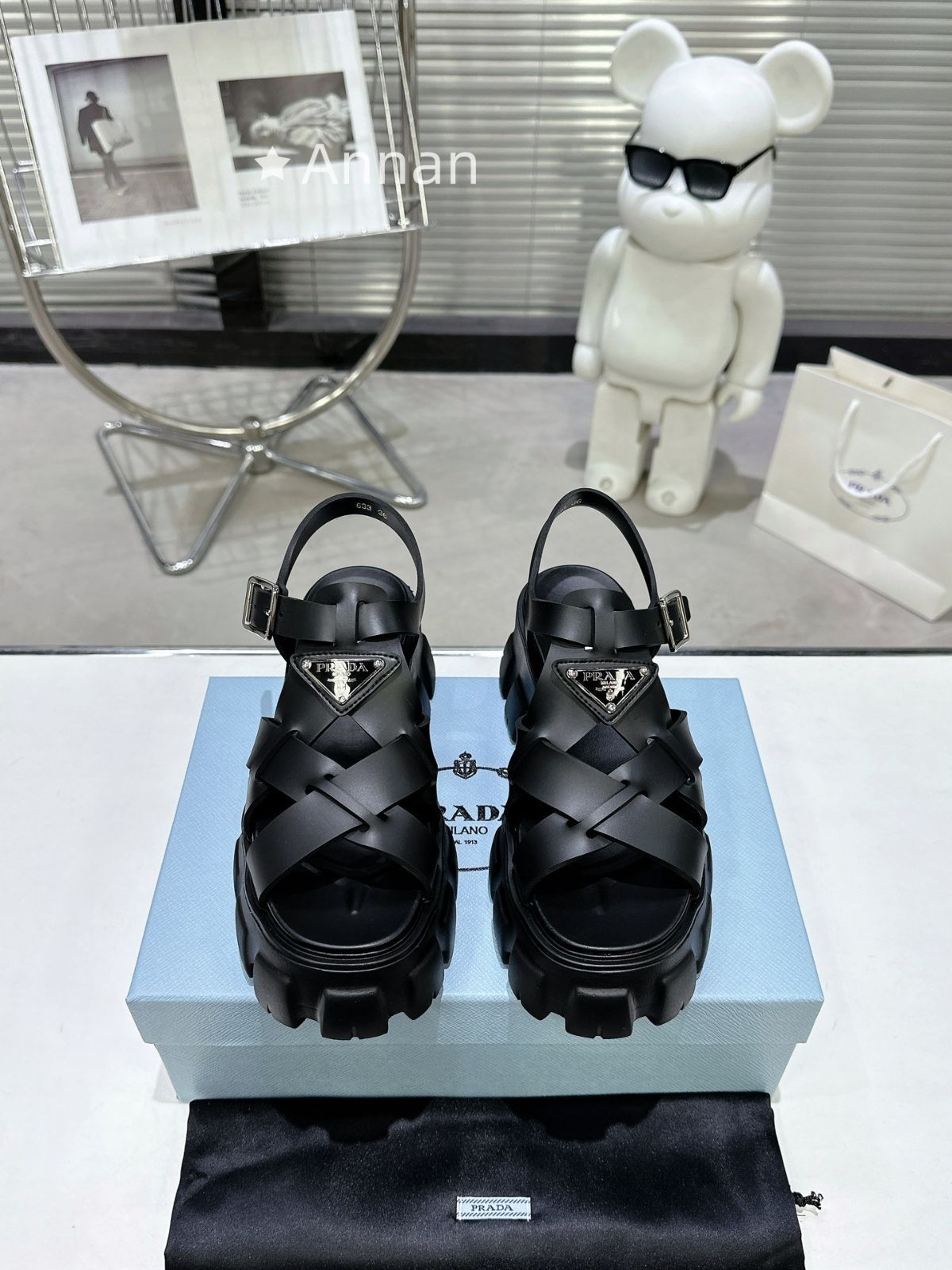 激レア 本日特価 新品 PRADA プラダ サンダル 9,490円
