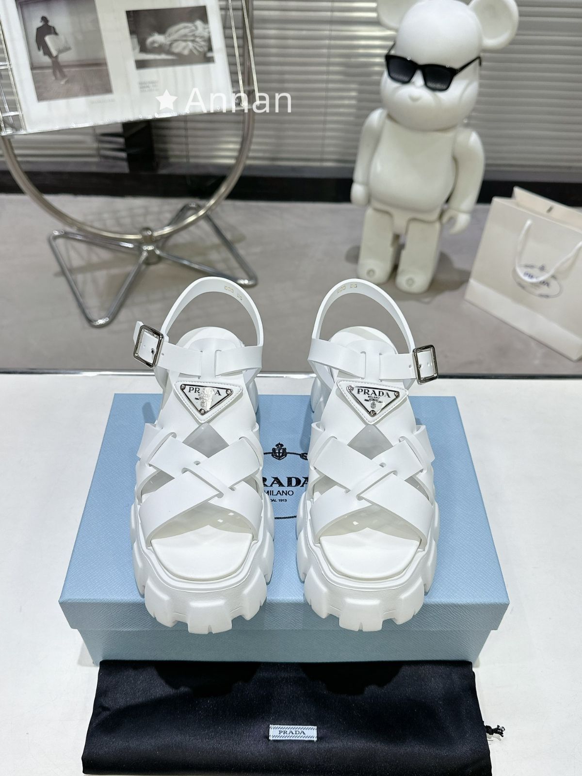 新製品 本日特価 美新品 PRADA プラダ サンダル