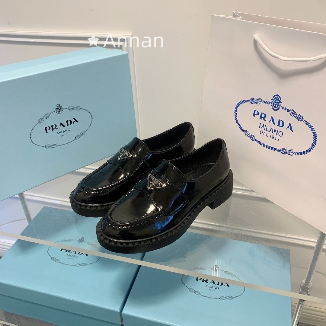 激レア 限定品新型新品 PRADA プラダ 革靴
