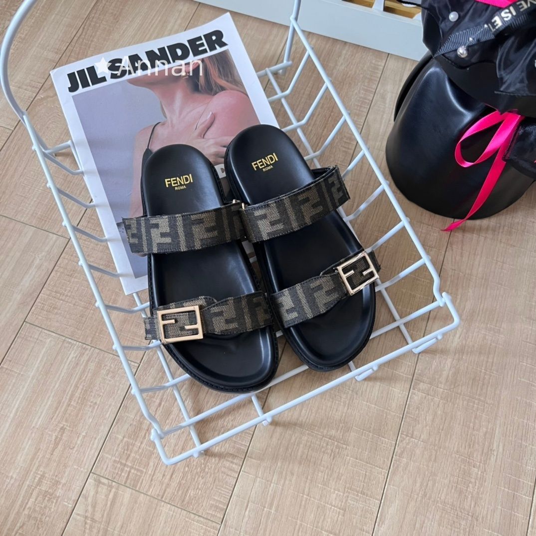 お洒落 極美品 新品 FENDI フェンディ サンダル レディース