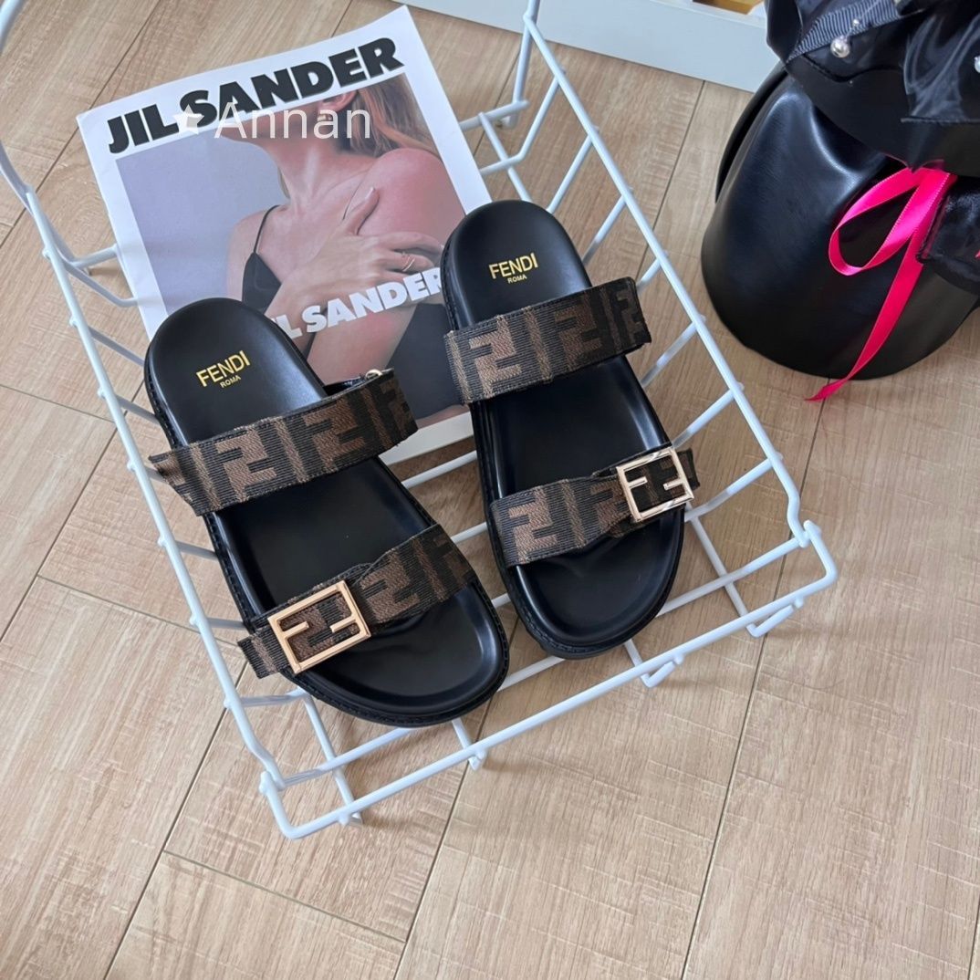 送料込☆ 超美品新品 FENDI フェンディ サンダル レディース