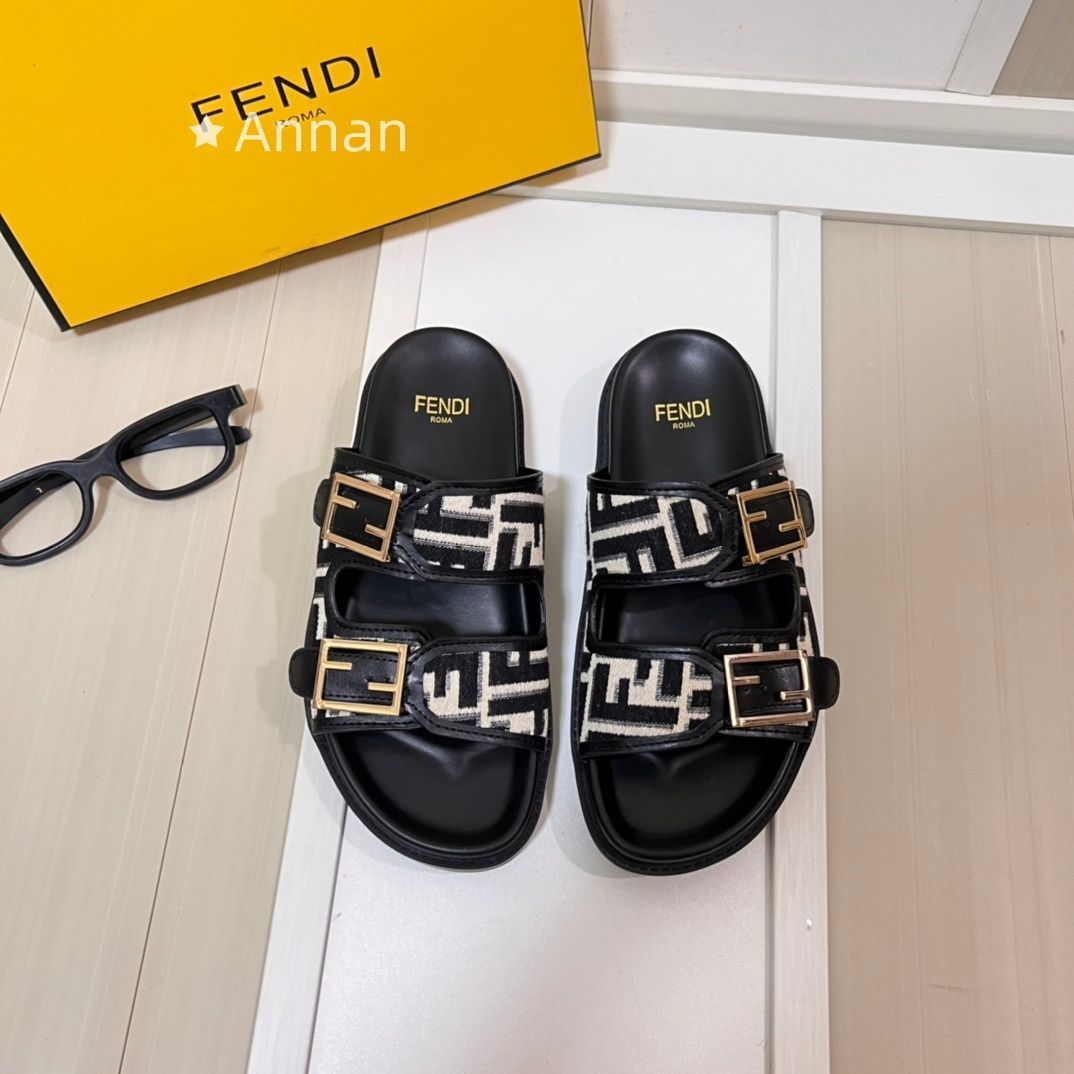 希少 新品 新品 FENDI フェンディ サンダル レディース