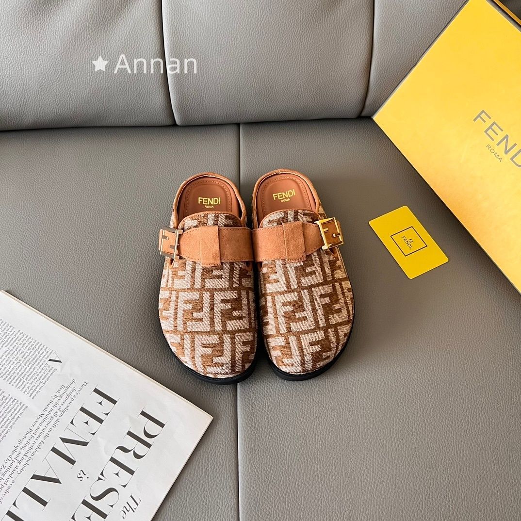 新型 激レア 新品 FENDI フェンディ サンダル レディース