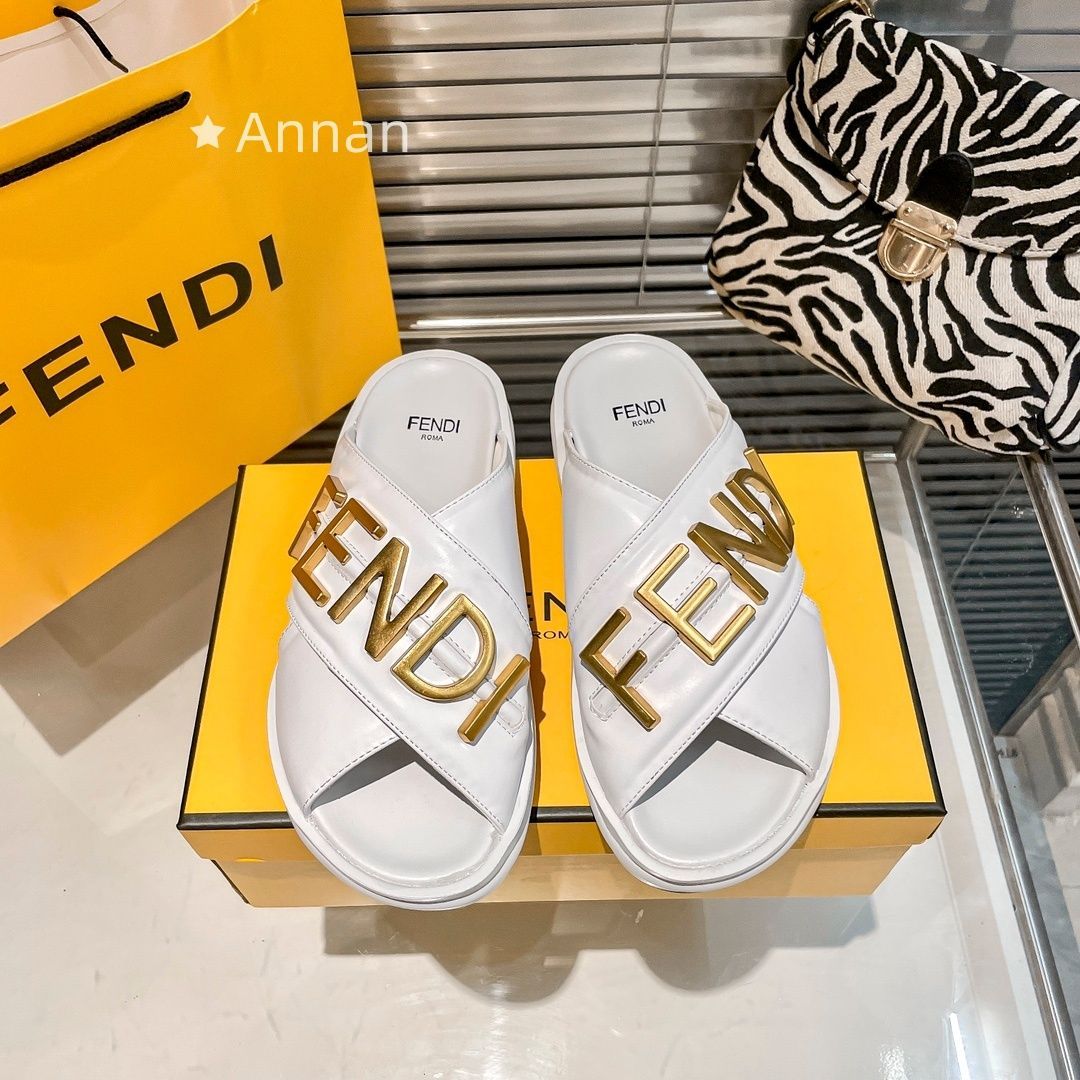 高級 人気商品新品 FENDI フェンディ サンダル
