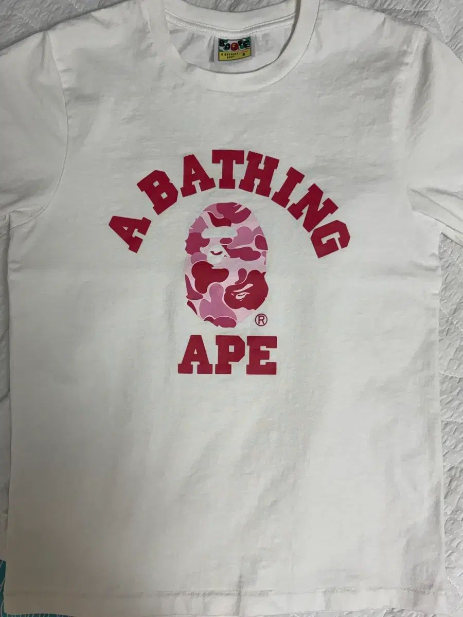 A BATHING APE アベイシングエイプ カモフラ ピンク 半袖Tシャツ 8,497円