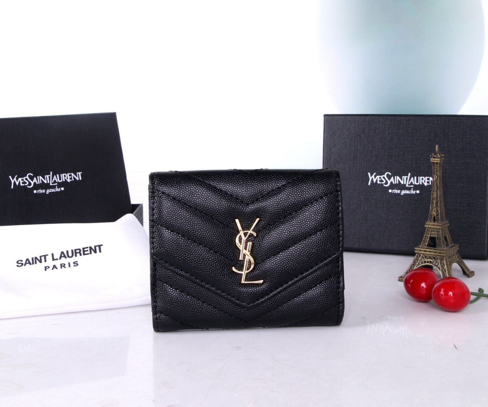 未使用に近い 美品★YSL Yves saint Laurentイヴ イヴサンローラン 折り財布 小銭入れ