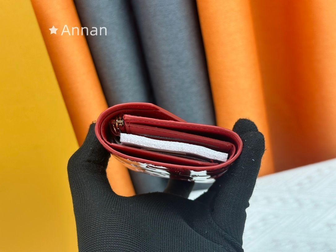 ほぼ新品? 本日特価 LOUIS VUITTON 折り財布 ルイヴィトン 折り財布 小銭入れ