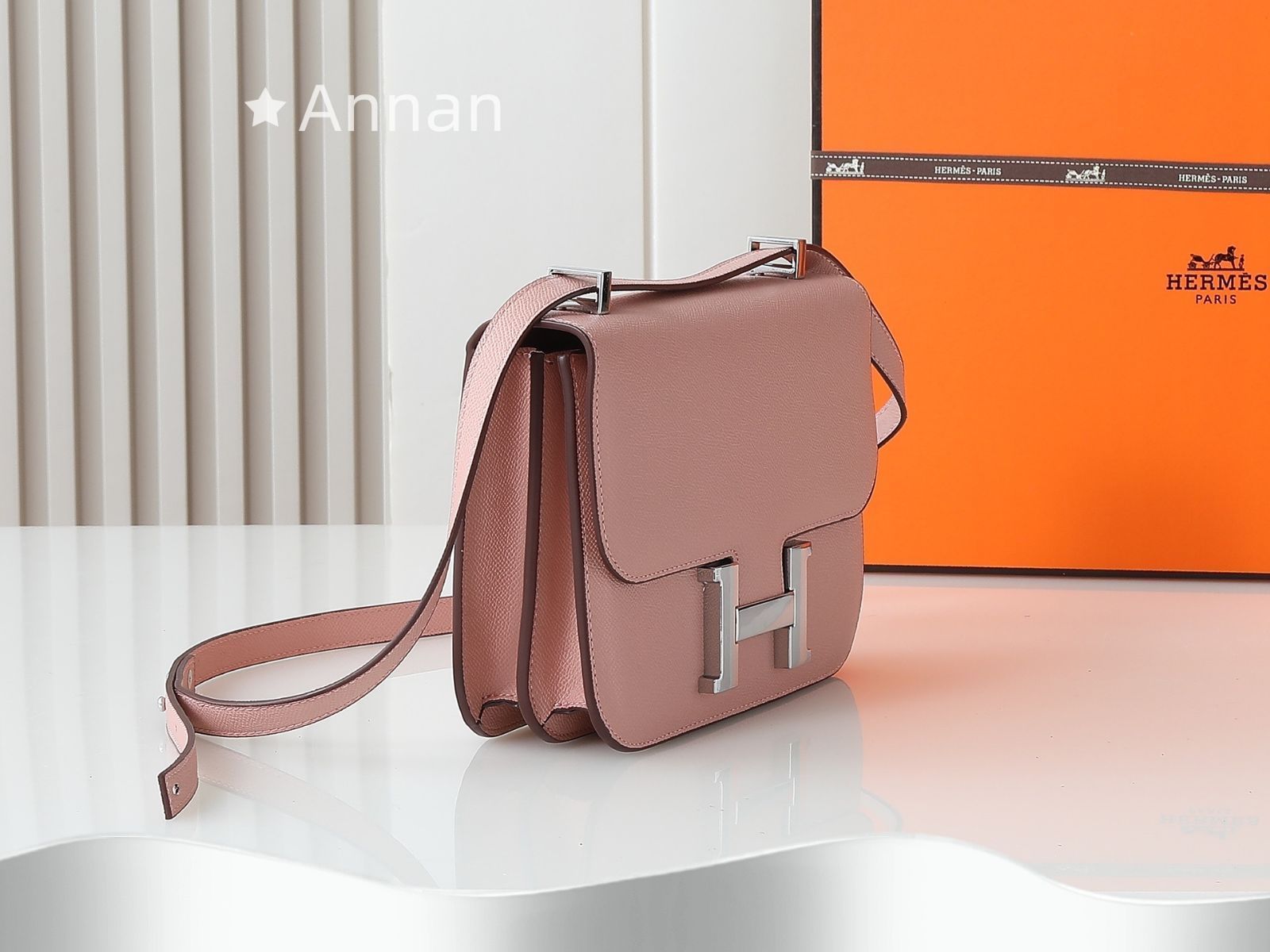 【未使用品】最終値下げ HERMES(エルメス) ショルダーバッグ コンスタンス23