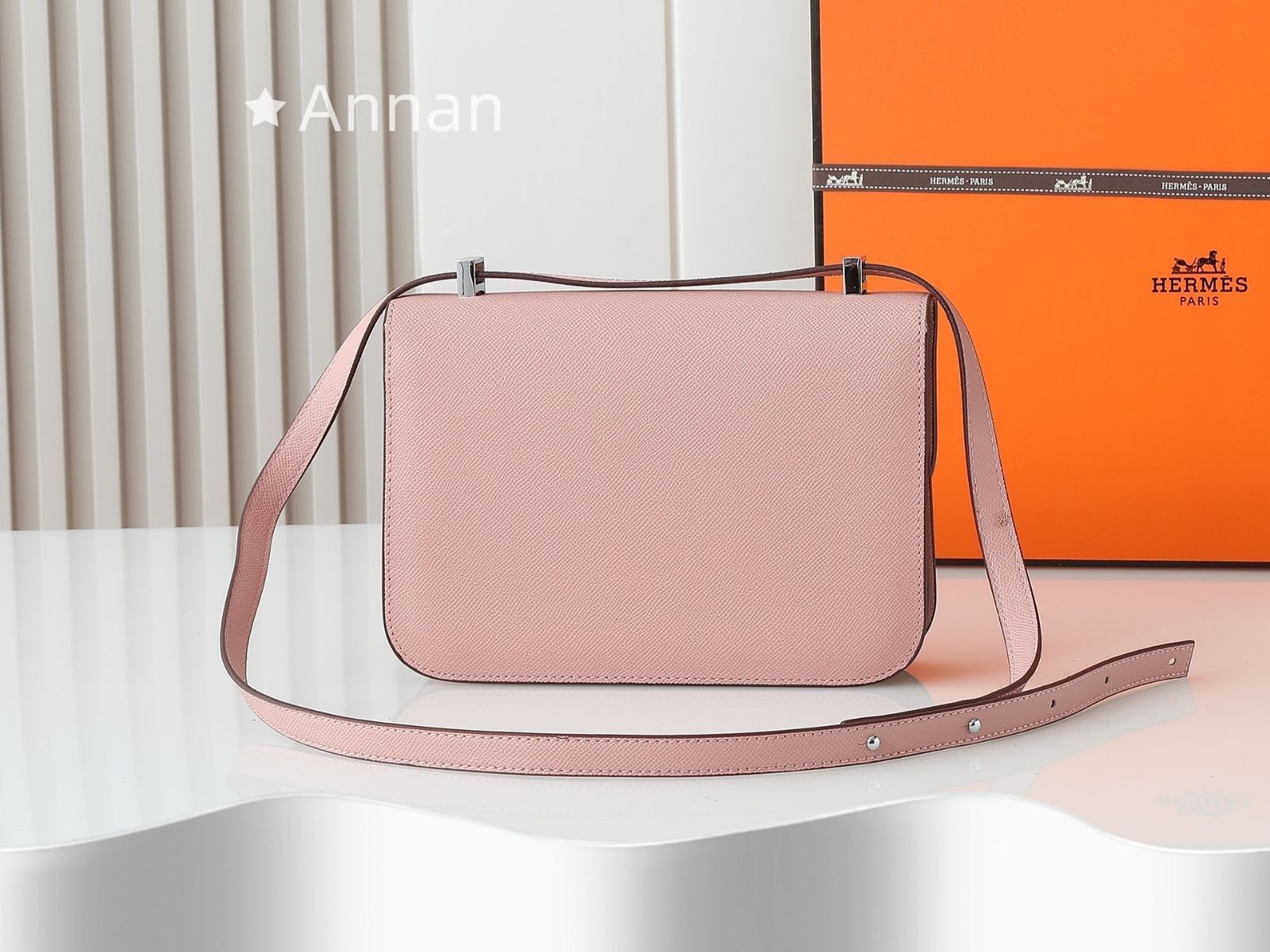 【未使用品】最終値下げ HERMES(エルメス) ショルダーバッグ コンスタンス23