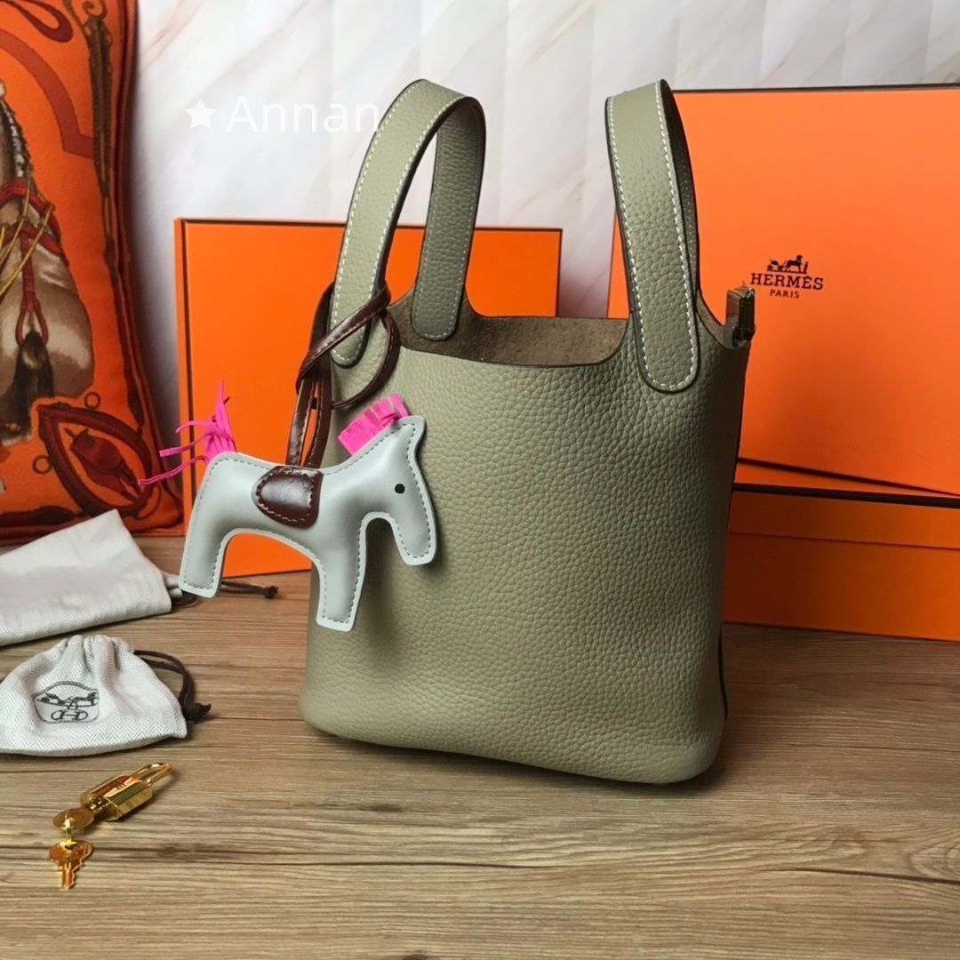 超美品値下げ HERMES エルメス ショルダーバッグ　ピコタンPM