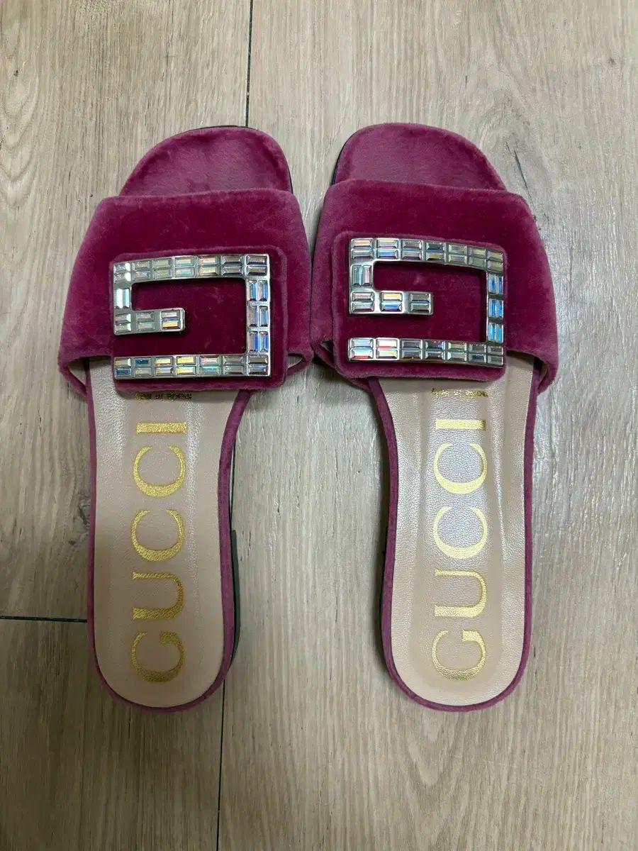 (正規品) グッチ Gロゴ ツアーベルベット スリッパ 35サイズ