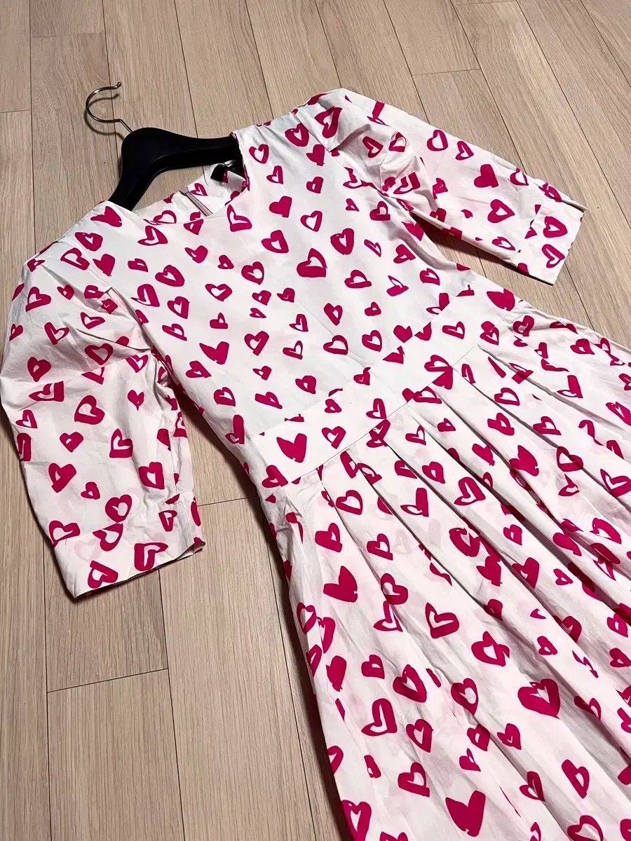 バイシーニ by ssiny ハートパータン ロング丈ワンピース シャカシャカ素材 パフスリーブ プリーツ 半袖 5分丈 ピンク