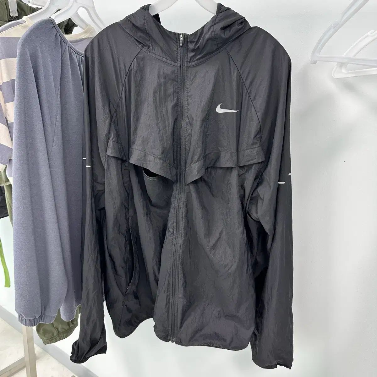 新品！Nike 2XL ウィンドブレーカー ナイキ ウィンドブレーカー 2XL - メルカリ