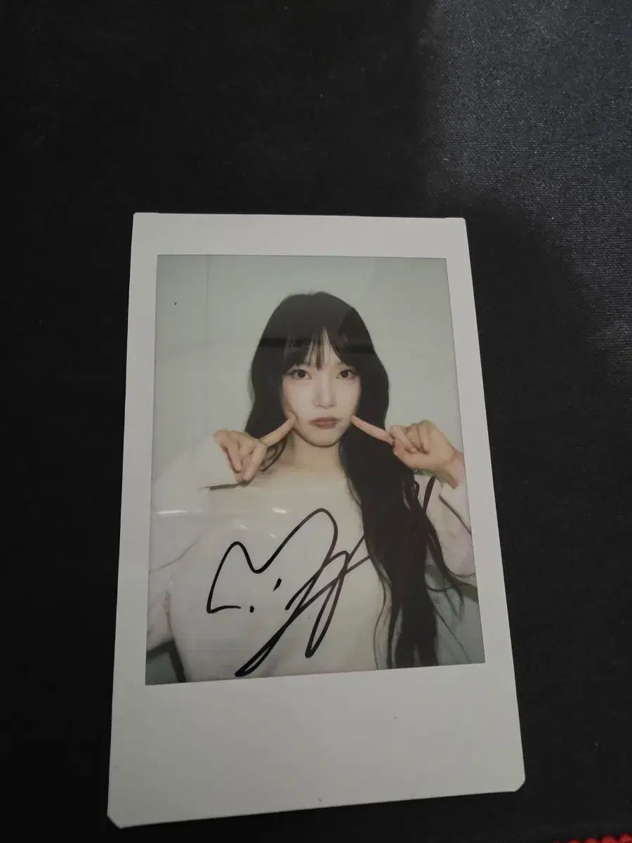 イェリン(YERIN) サイン入り チェキ ポラロイド 出品 - メルカリ
