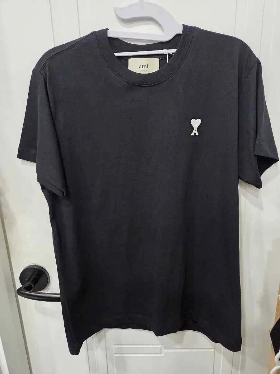 アミ ハート ロゴ 半袖Tシャツ ブラック