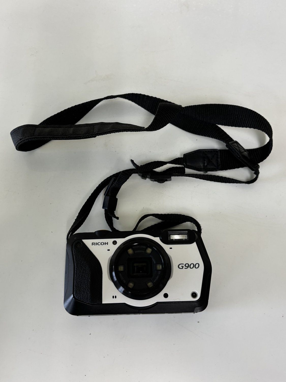 【ジャンク】RICOH リコー G900 防水 防塵 耐衝撃 現場用デジタルカメラ 本体のみ GPS 2000万画素