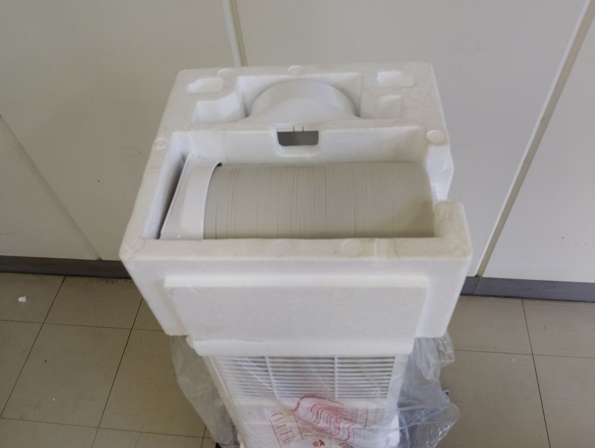 中古・極美品・2025年製】ZAFRO スポットクーラー J0A4216G-9K-ZA OL