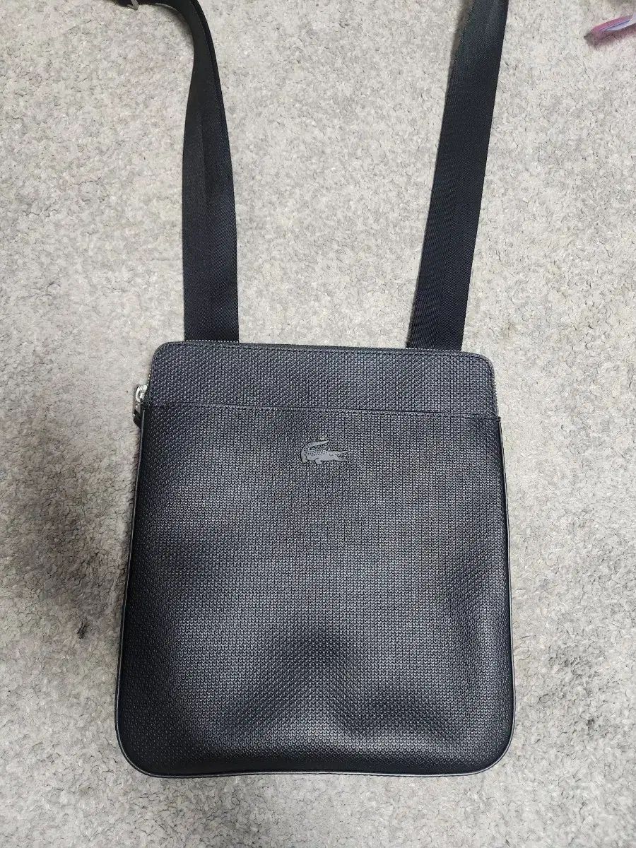 未使用 // ラコステ メンズ クロスバック ブラック 8,637円