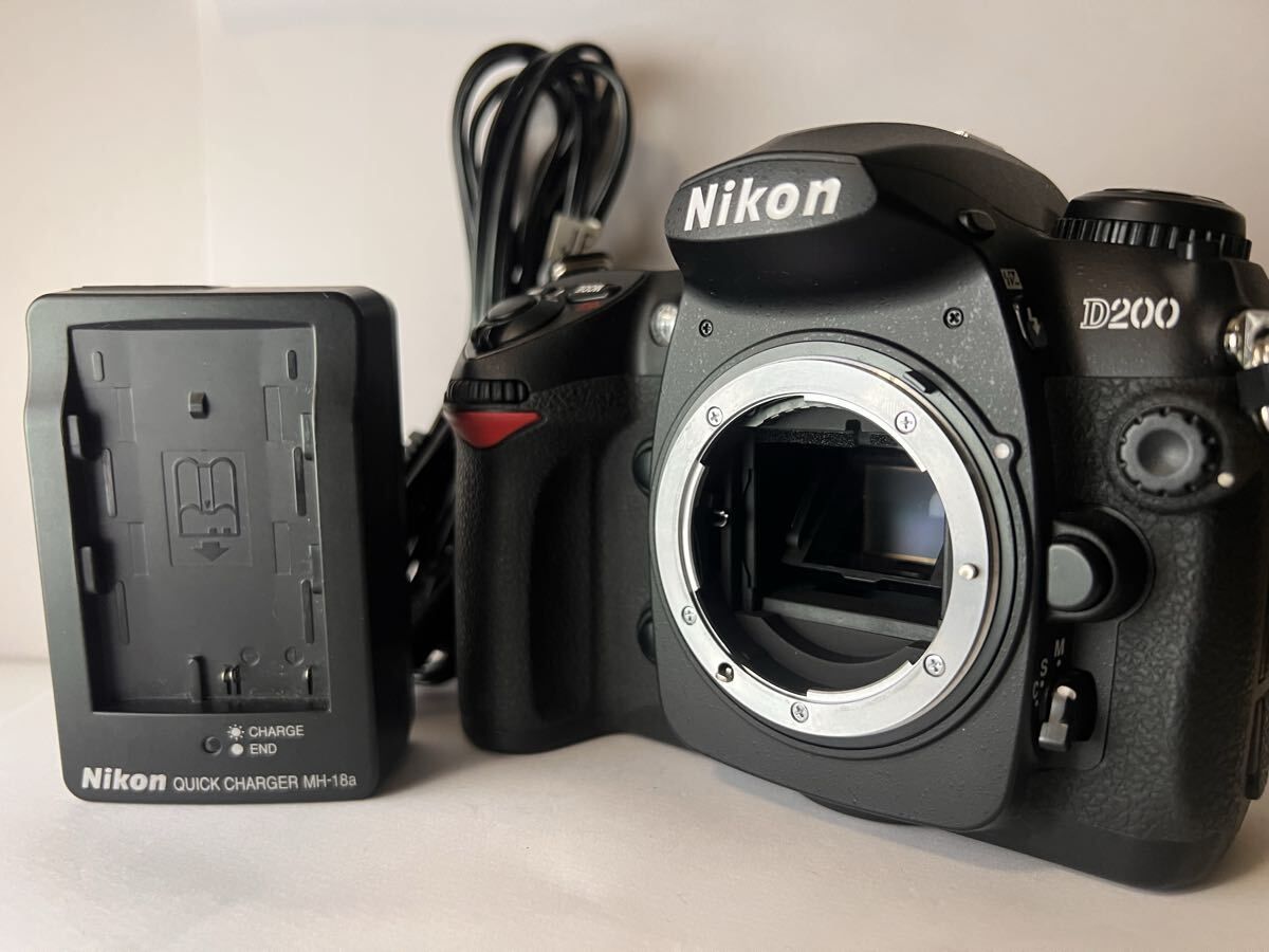 ショット数2,854！■ほぼ新品■Nikon D200 ☆極上品☆ 《ショット数807回》Nikon ニコン D200 ボディ ☆動作確認